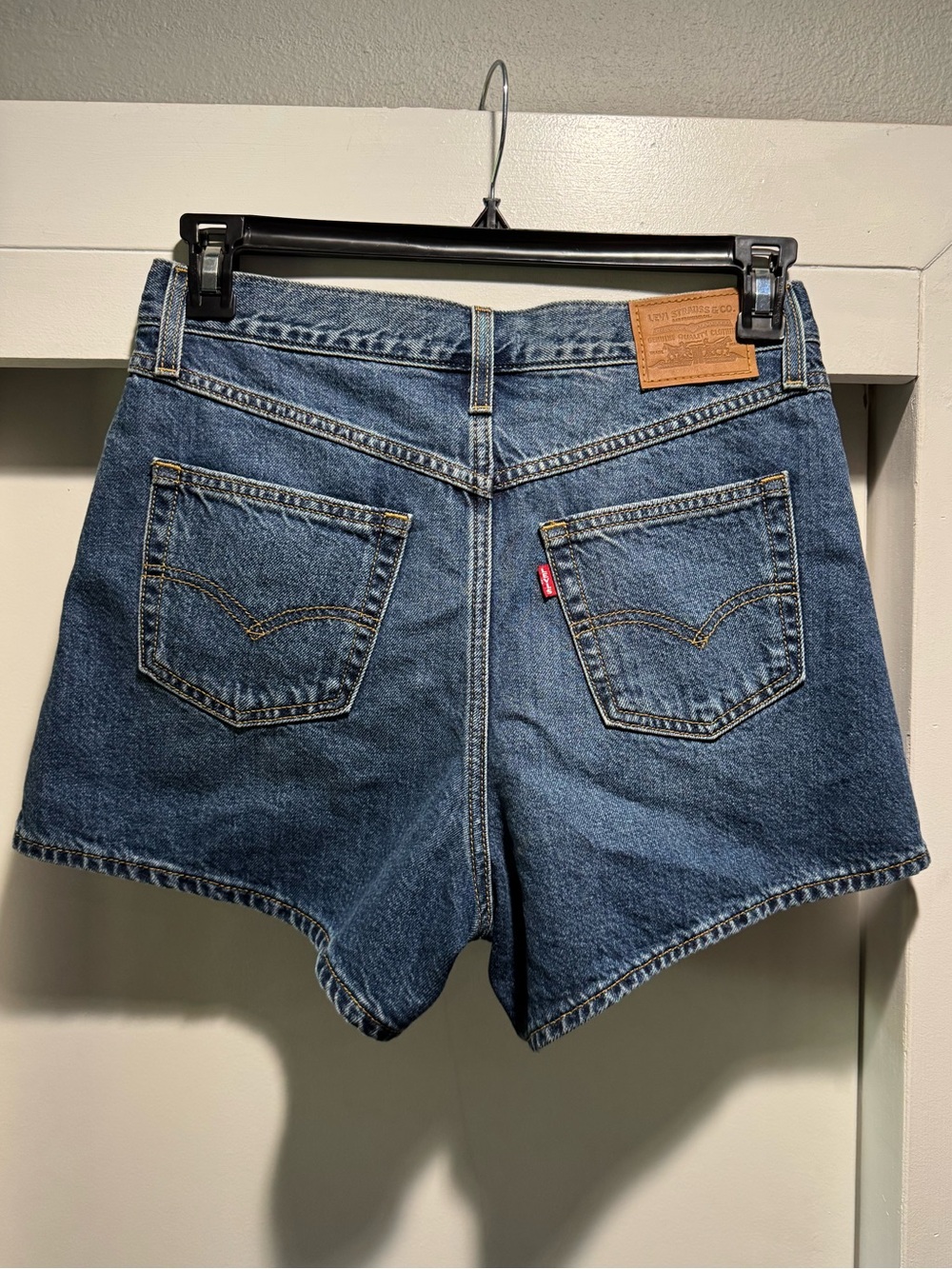 LEVI’S 80’S MOM SHORT